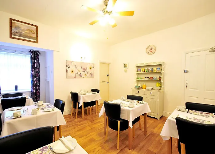 Hermosa Guesthouse 3*